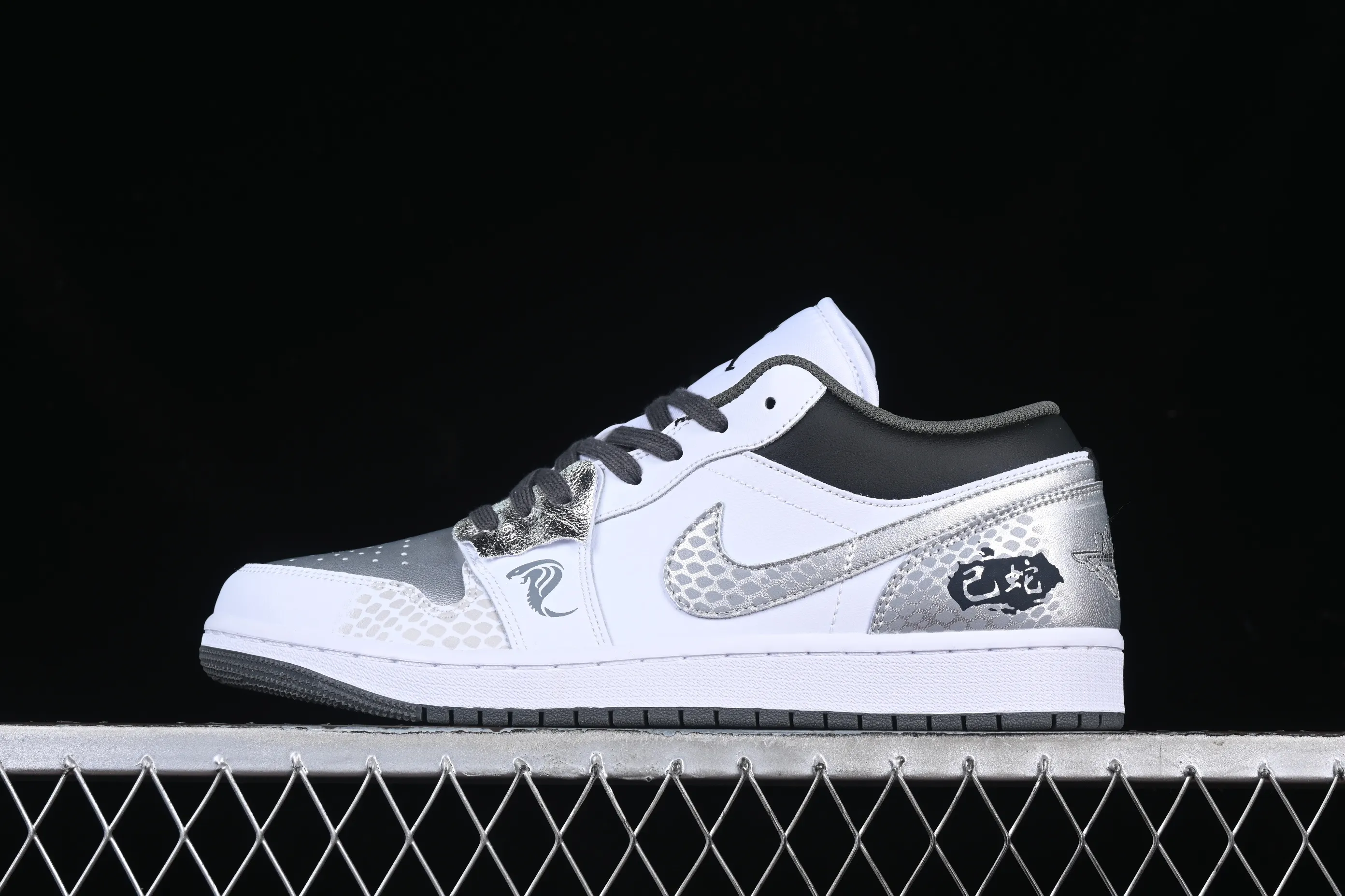 All categories Air Jordan Jordan series basketball shoes Air Jordan 1 Low Air Jordan 1 Low AJ1 Joe 1 Year of the Snake custom low-top cultural basketball shoes 553558-152